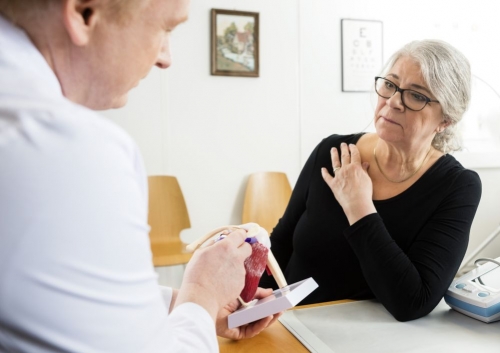болит спина в области лопатки с левой стороны