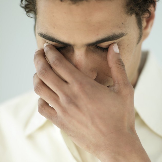 Болит сильно голова когда глазами шевелю