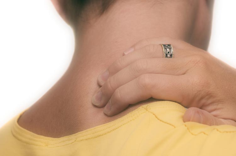 болит шея и голова кружится