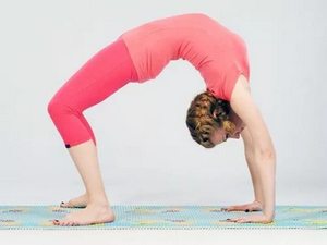 Делал зарядку болит спина