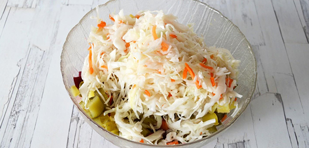 Салат Цезарь с курицей и квашеной капустой Салат Цезарь с курицей и капустой