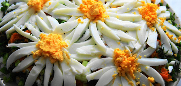 Салат Ромашка с курицей Салат Ромашка с печенью