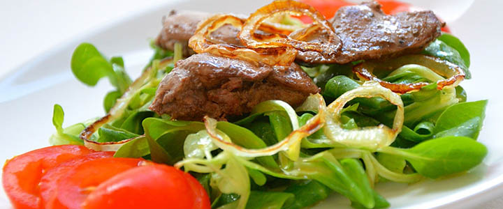 Теплый салат с куриной печенью Салат с куриной печенью и огурцами