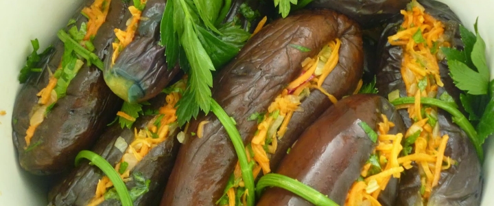 Соленые баклажаны Солёные баклажаны с морковью и капустой по-деревенски